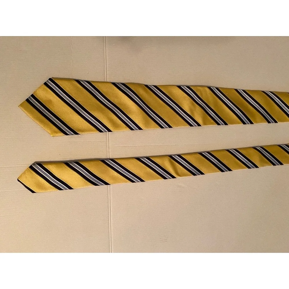 Banana Republic Mens Silk Tie Gold Navy Blue White Diagonal Striped RN54023